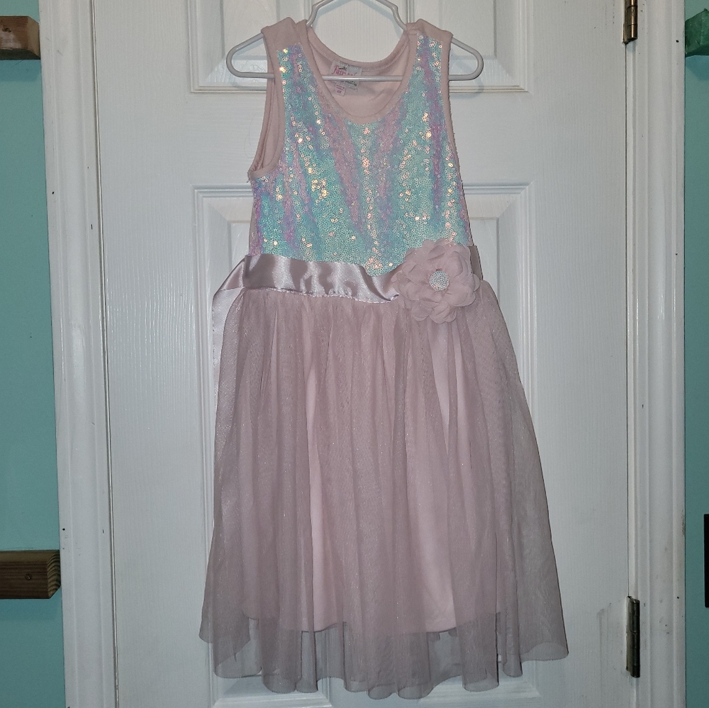 Cutest little pink sparkly dress! Size 6 girls